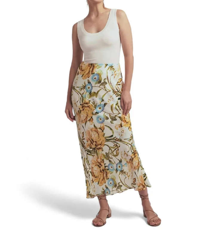 New Arrivals Favorite Skirt In Botanical Tangle