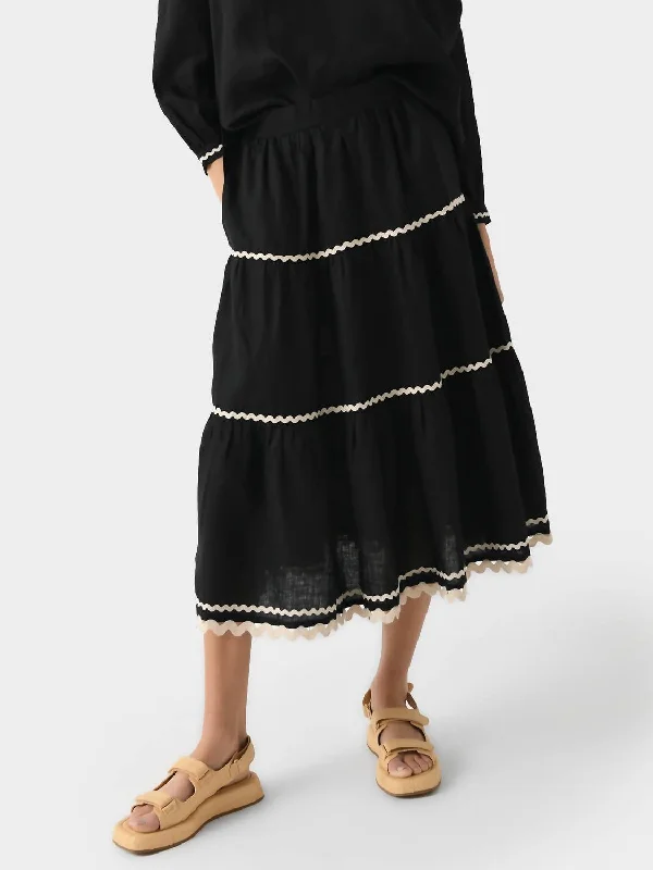 Classic Timeless Elegant Style Makena "c" Skirt In Black