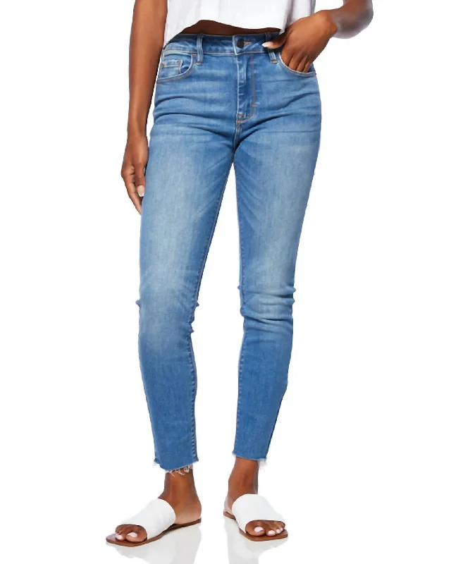 Coastal Beach - Inspired Style Amelia Skinny Jean In Medium Blue